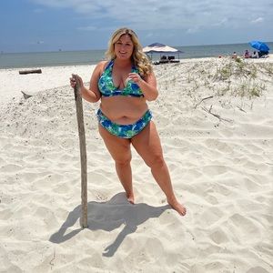 Plus size floral print halter, two piece.